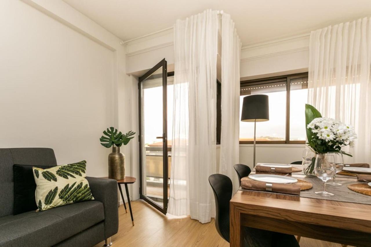 Aposentus - Elegant Functionality Downtown Apartment