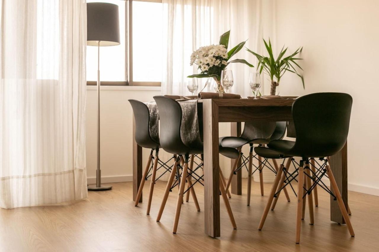 Aposentus - Elegant Functionality Downtown Apartment *