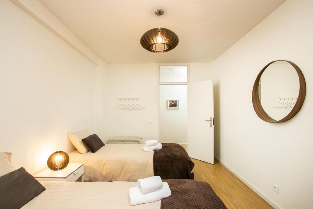 Aposentus - Elegant Functionality Downtown Apartment *