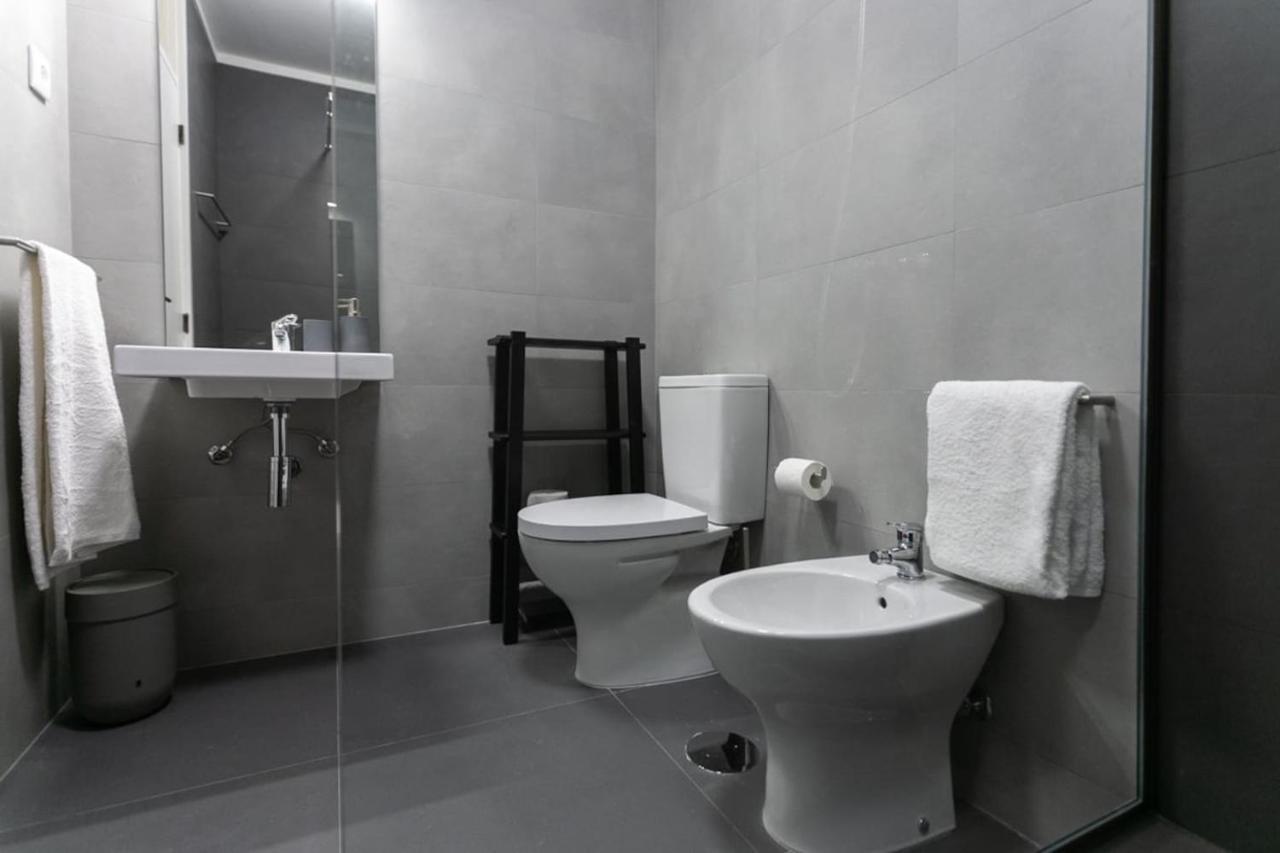 Aposentus - Elegant Functionality Downtown Apartment *